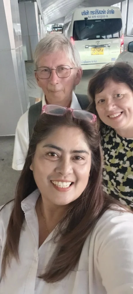 Customer travelling with AOM Krabi Taxi in Krabi