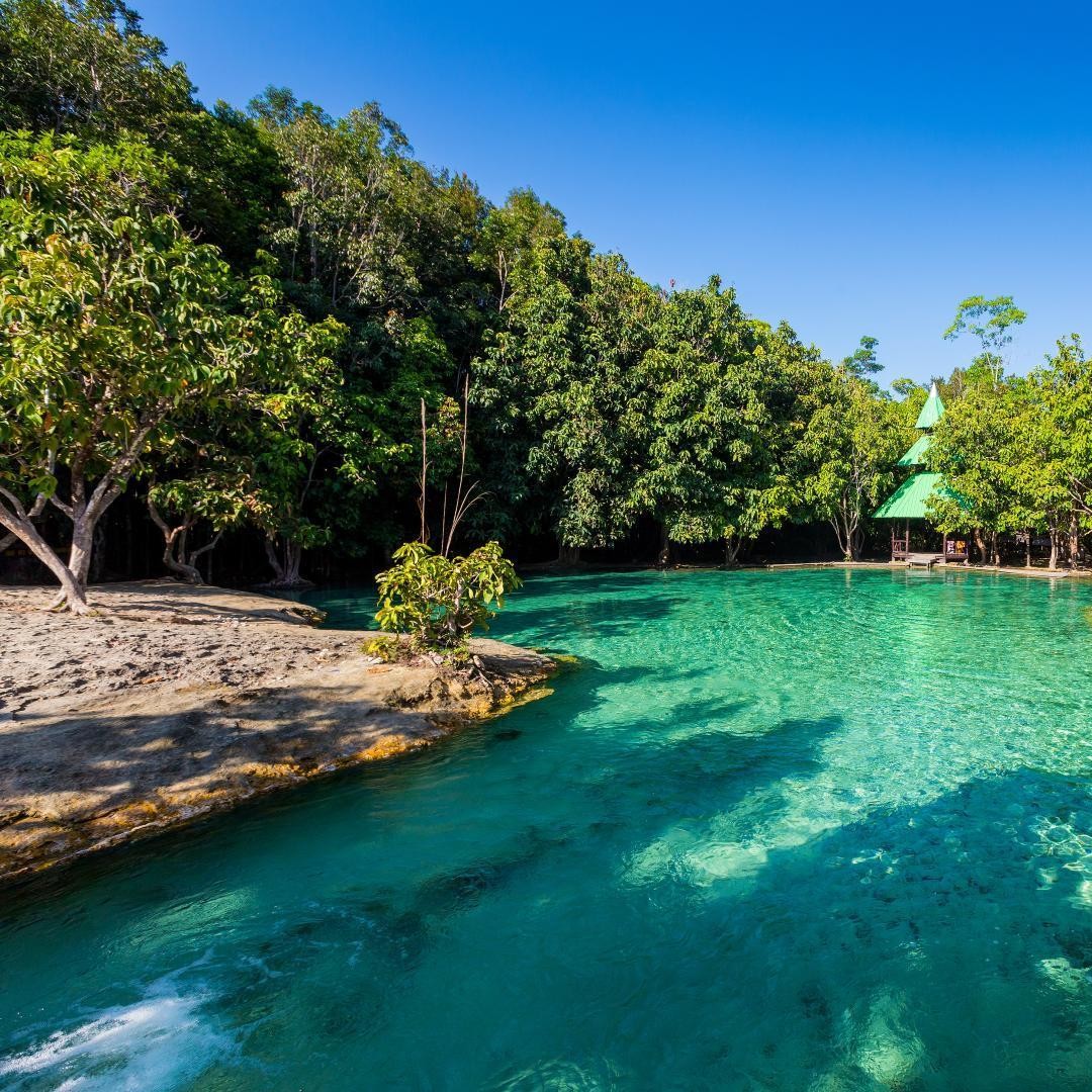 Taxi to Emerald pool