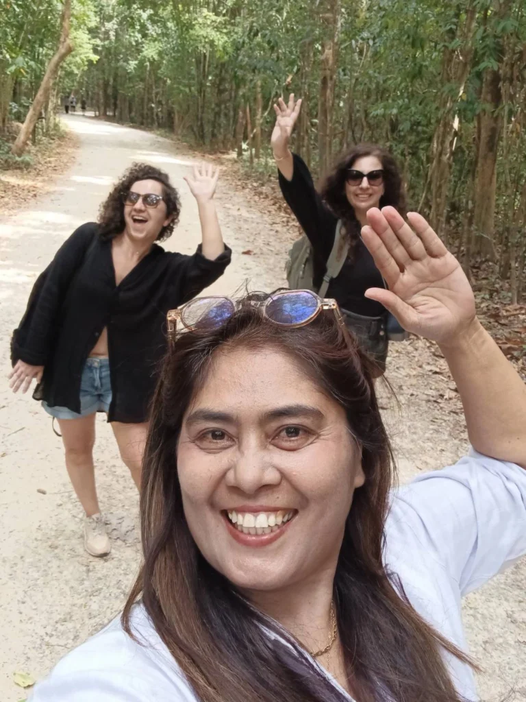 Customer travelling with AOM Krabi Taxi in Krabi